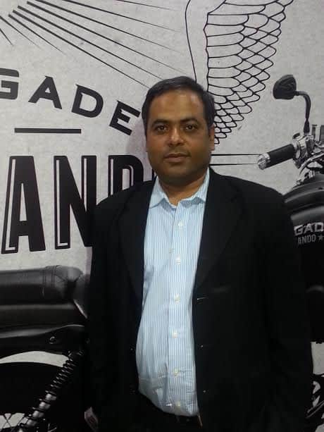 auto industry is in crisis with 9 lakh unsold vehicle