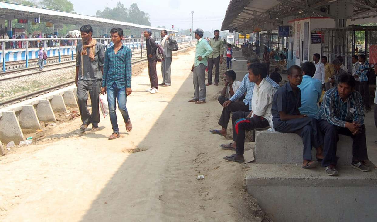 Trains on the moderate route, the platform is not known