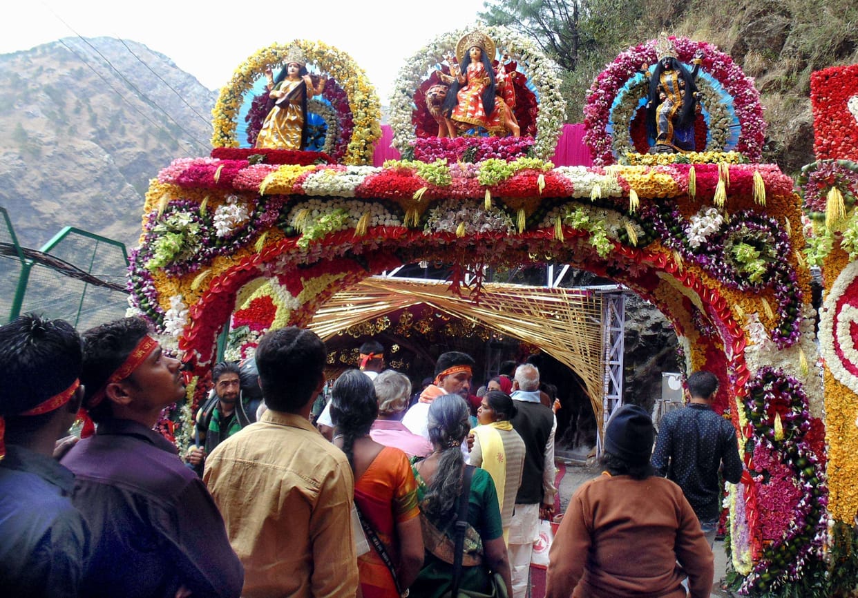 54000 pillgrims visit to mata vaishno devi temple