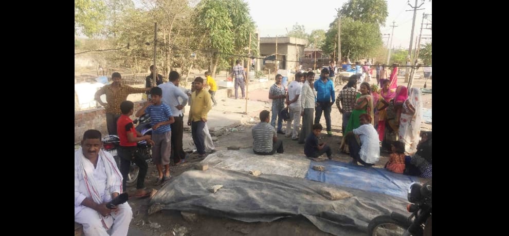 father and two sons died during sewer cleaning came in contact with poisonous gas