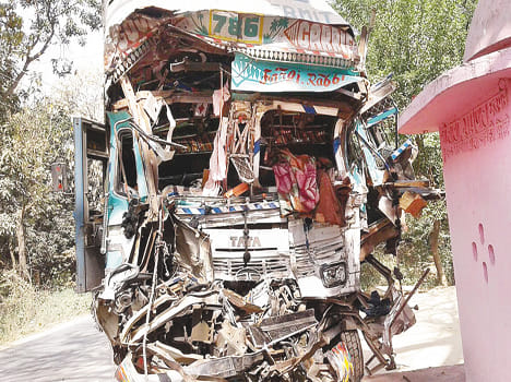 Truck rammed into truck, driver dies