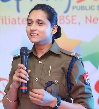 Deputy Superintendent of police station in Yogiraj, did not recognize the scribe