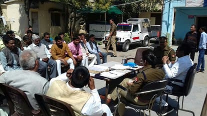 Deputy Superintendent of police station in Yogiraj, did not recognize the scribe