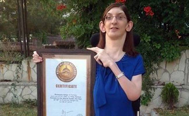 Rumeysa Gelgi is too tall to walk