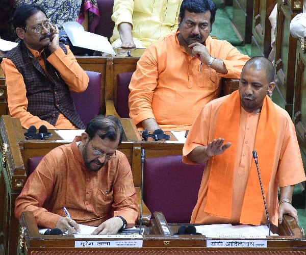 CM adityanath gives instrutions to BJP MLAs.