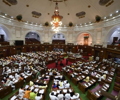 CM adityanath gives instrutions to BJP MLAs.
