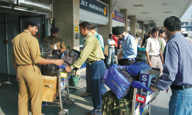  7 major airports to end stamping, tagging of fliers
