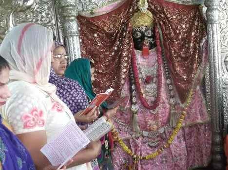 a unique temple of maa bhadrakali at amritsar, people serve prasad of wine and non veg