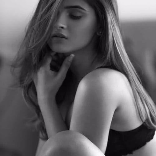 Yeh Hai Mohabbatein Actress Karishma Sharma Hot Pictures Are Going Viral