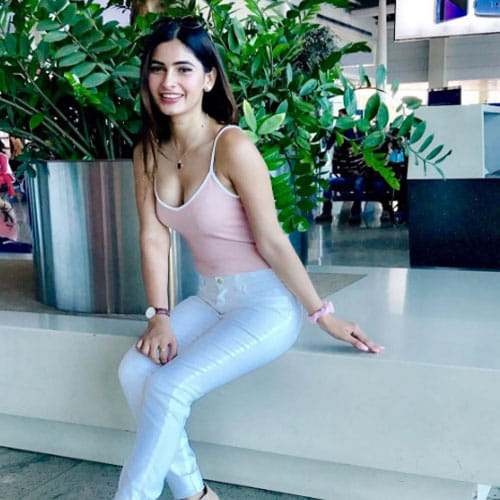 Yeh Hai Mohabbatein Actress Karishma Sharma Hot Pictures Are Going Viral
