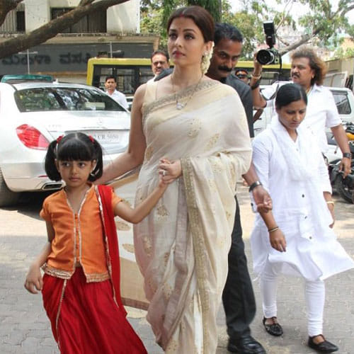 Aishwarya Rai Bachchan Says Final Goodbye To Father At His Tehravi