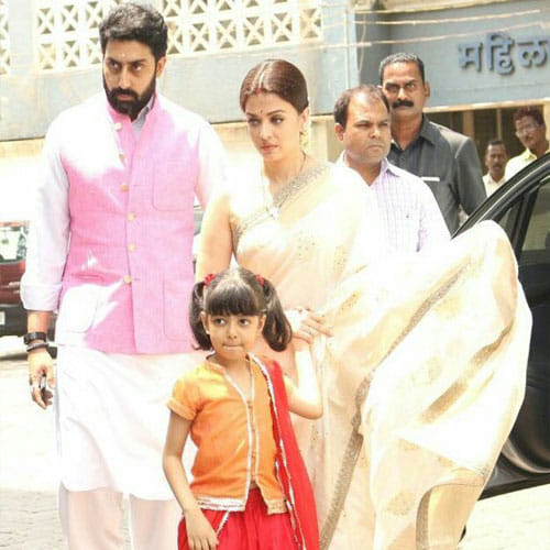 Aishwarya Rai Bachchan Says Final Goodbye To Father At His Tehravi
