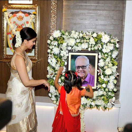 Aishwarya Rai Bachchan Says Final Goodbye To Father At His Tehravi
