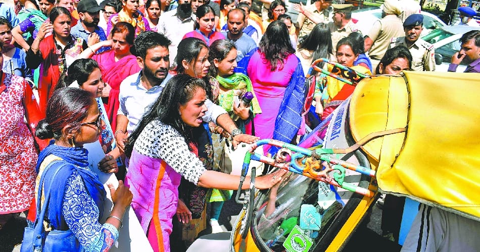 computer teachers protest at chandigarh, police arrested 82 teachers