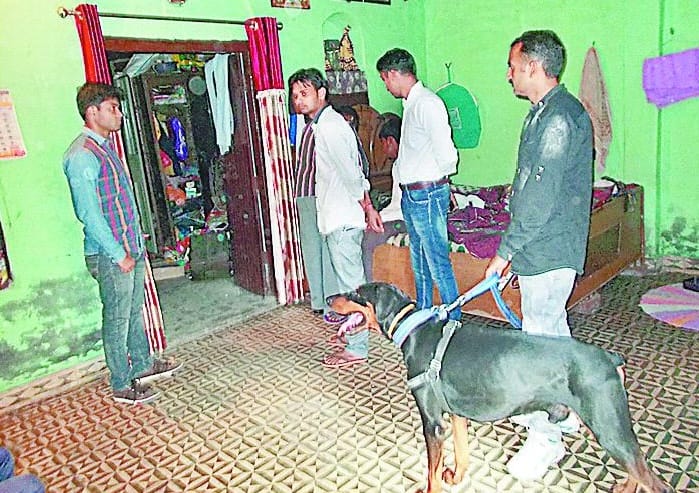 Four houses robbed of 30 lakhs