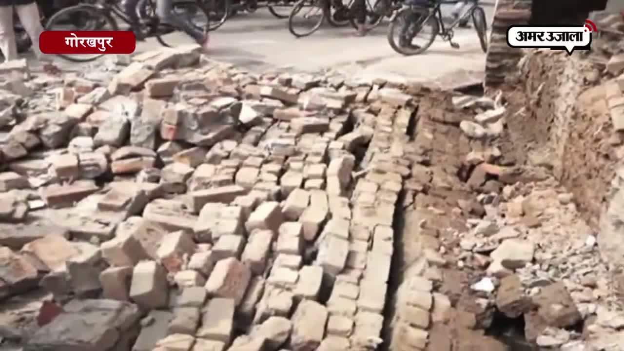 गोरखपुर निर्माणाधीन इमारत ढही