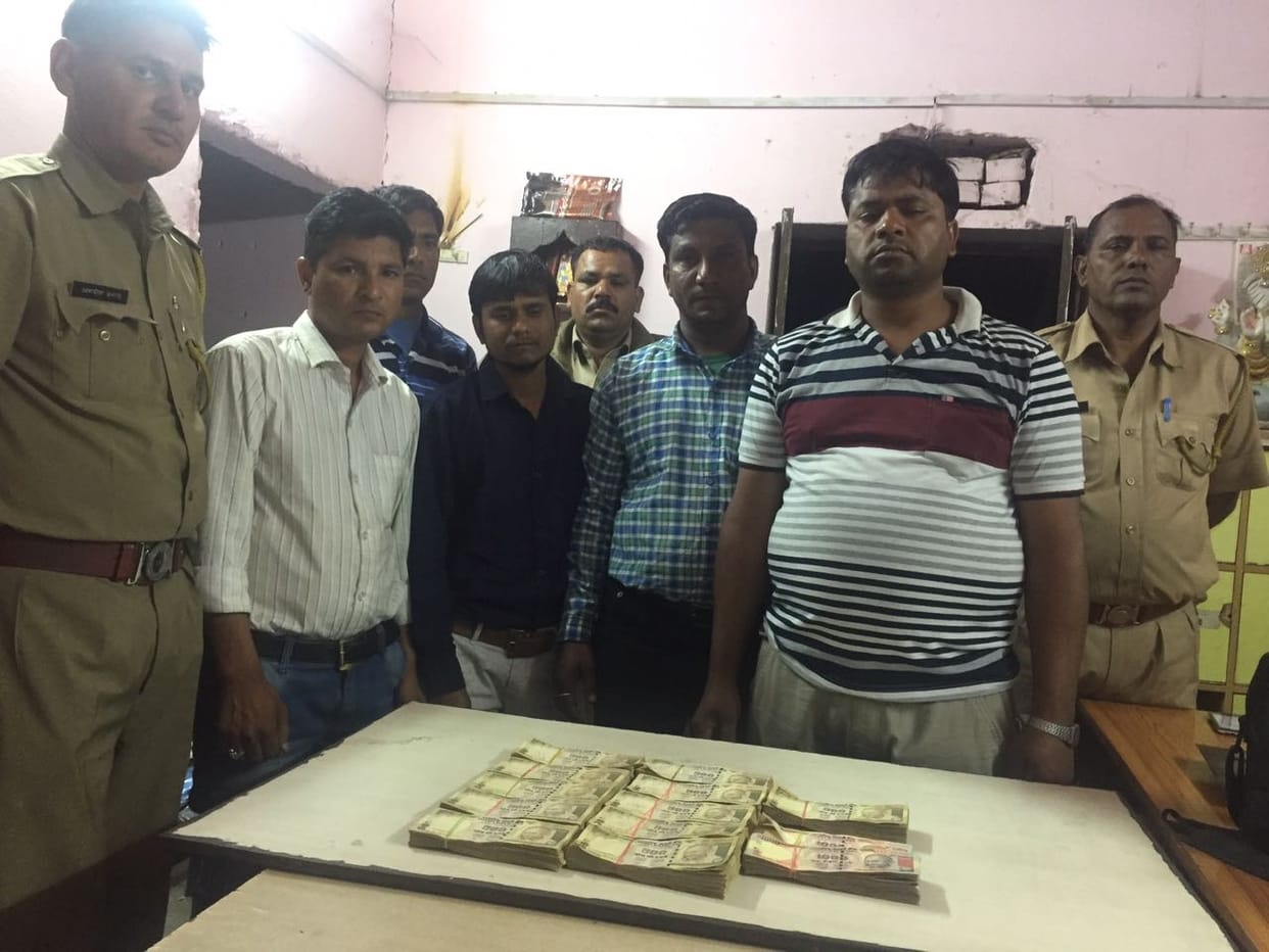 Five persons caught with old currency in Jaipur