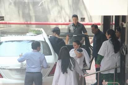 KARAN JOHARS CHILDREN YASH AND ROOHI GETS DISCHARGED FROM SURYA HOSPITAL