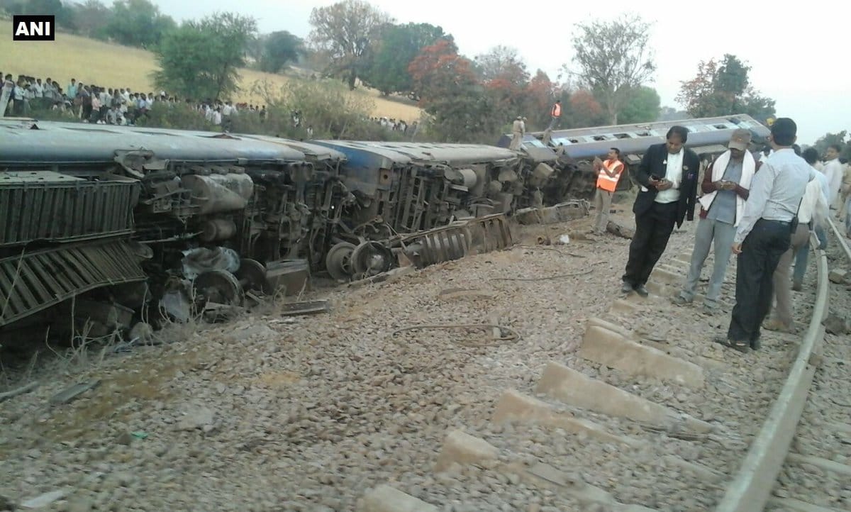 eight coaches of mahakaushal express derail in up mahoba