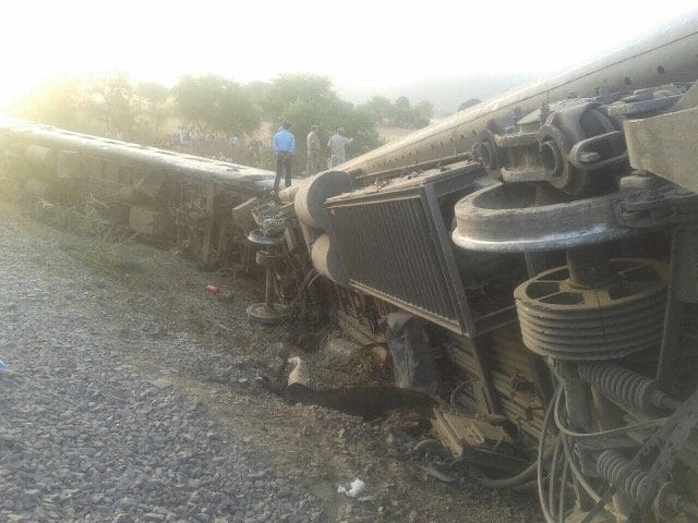 exclusive pictures of mahakaushal express accident