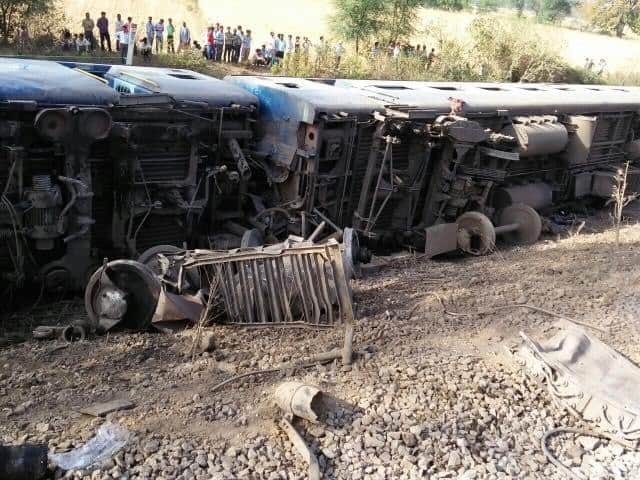 exclusive pictures of mahakaushal express accident