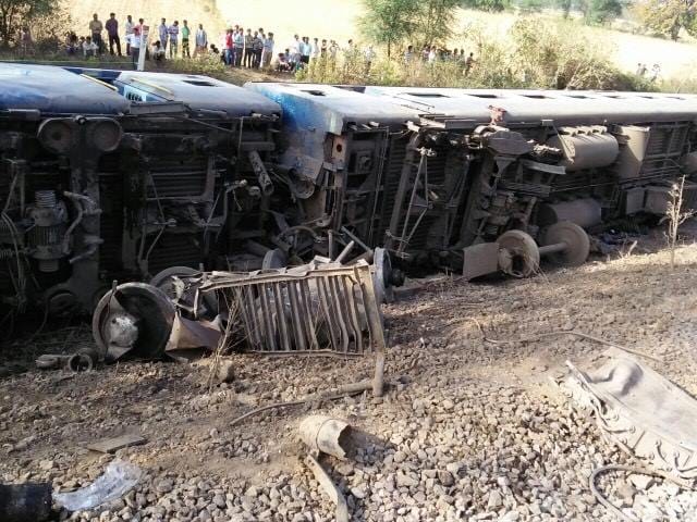 exclusive pictures of mahakaushal express accident