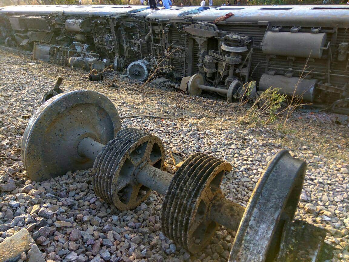 exclusive pictures of mahakaushal express accident