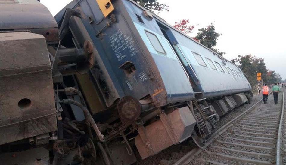 mahakoshal express train accident at mahoba