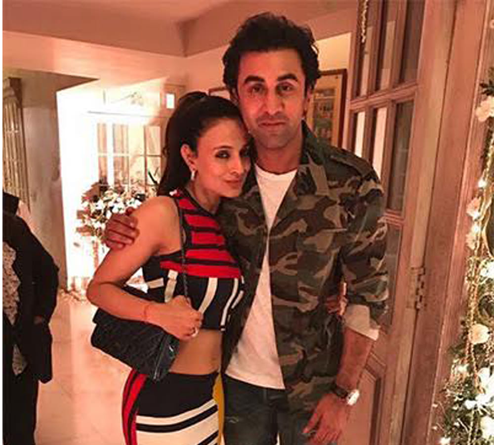 Is something cooking between Ranbir Kapoor and Ameesha Patel ? Photos reveal all