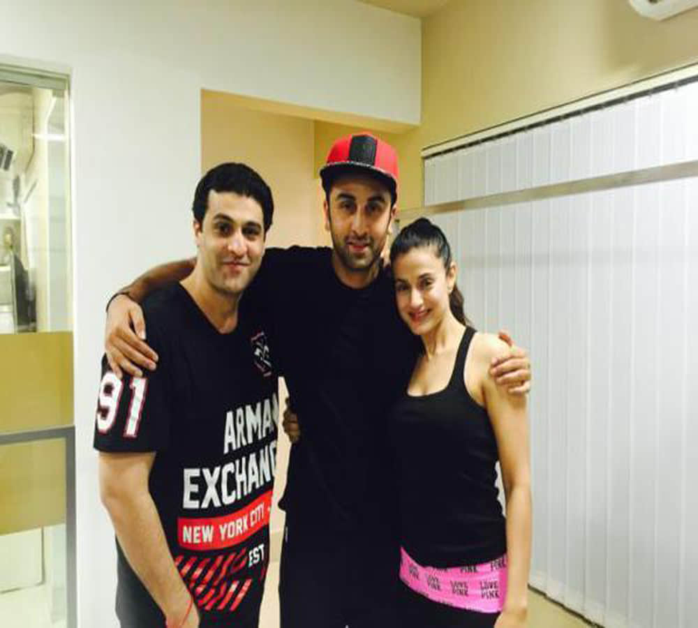 Is something cooking between Ranbir Kapoor and Ameesha Patel ? Photos reveal all