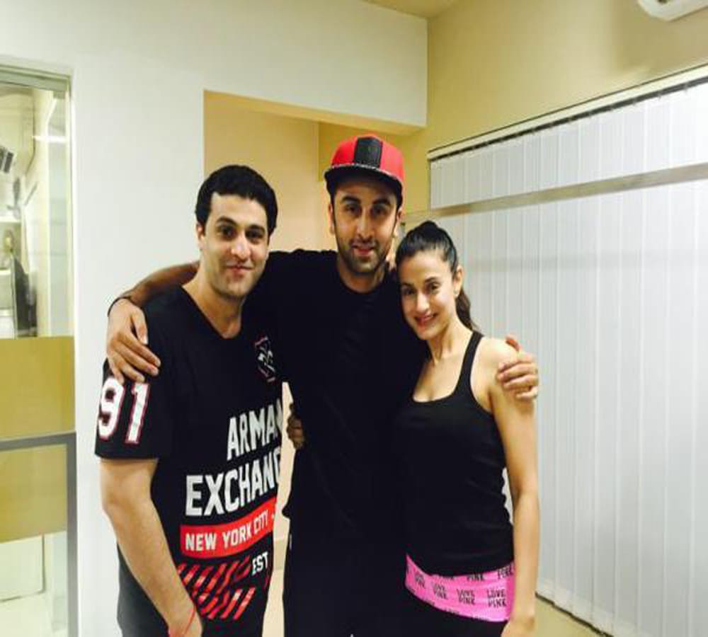 Is something cooking between Ranbir Kapoor and Ameesha Patel ? Photos reveal all
