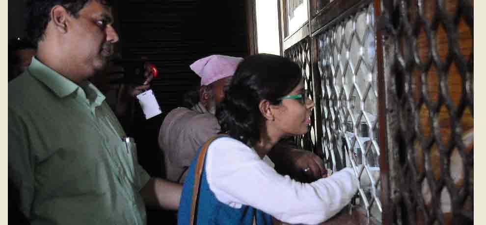 last day of historical regal cinema hall in delhi and people reaction