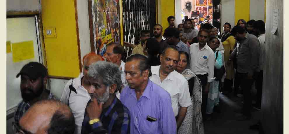 last day of historical regal cinema hall in delhi and people reaction