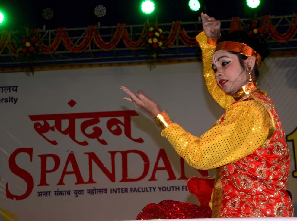see the photos of bhu annual festival spandan 2017 final ceromoney