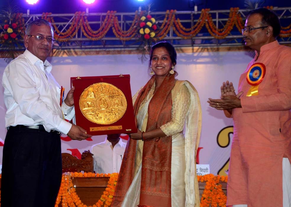 see the photos of bhu annual festival spandan 2017 final ceromoney