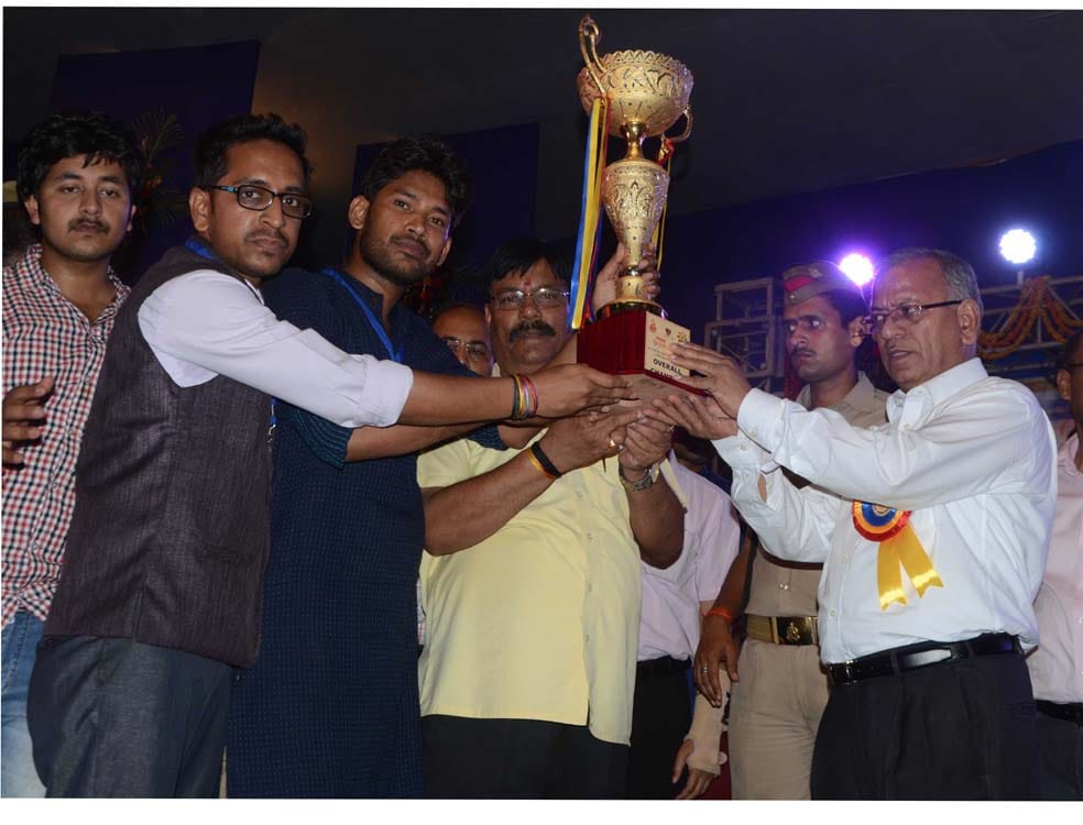 see the photos of bhu annual festival spandan 2017 final ceromoney