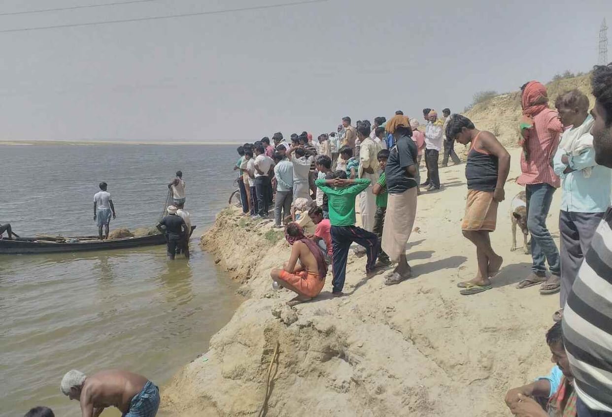 a girl jumped into ganga after get low number in ma exam