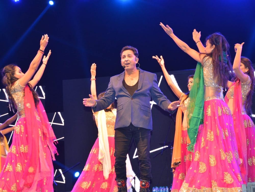  Bollywood singer Sukhwinder performed in jashn e Doon