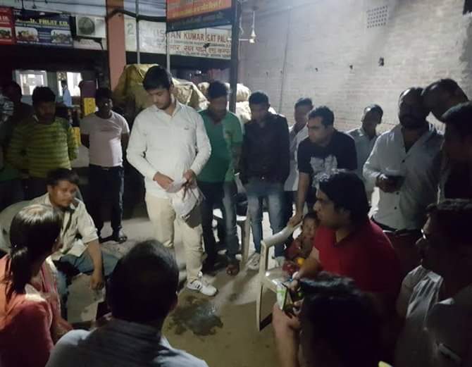 man was trying to sold three years old son at ambala cantt railway station, people released him