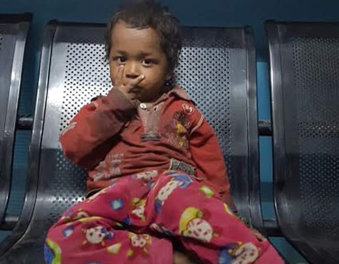 man was trying to sold three years old son at ambala cantt railway station, people released him