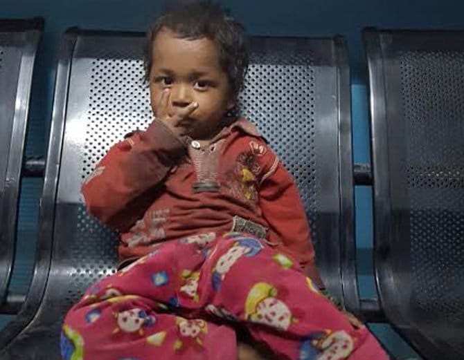 man was trying to sold three years old son at ambala cantt railway station, people released him