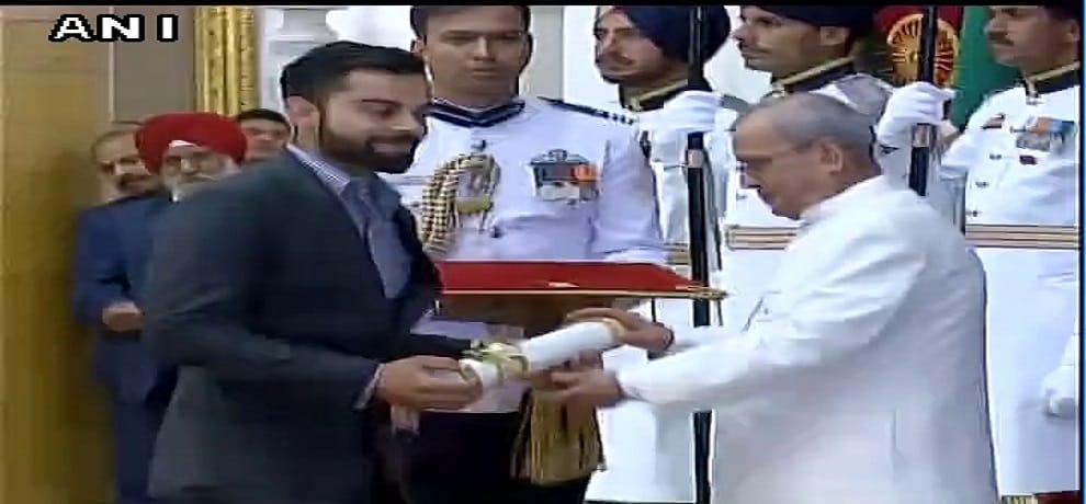 Virat Kohli receives Padma Shri Award at Rashtapati Bhawan