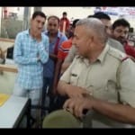 बीएस3 वाहनों के लिए लोगों में धक्का मुक्की