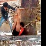  पेड़ से बंधा हुआ युवक 