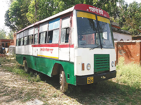 Death of woman and youth in an accident