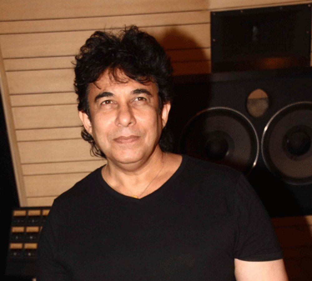 Deepak Tijori's Wife Throws Him Out Of Home He Discovers That She Is Not His Wife!