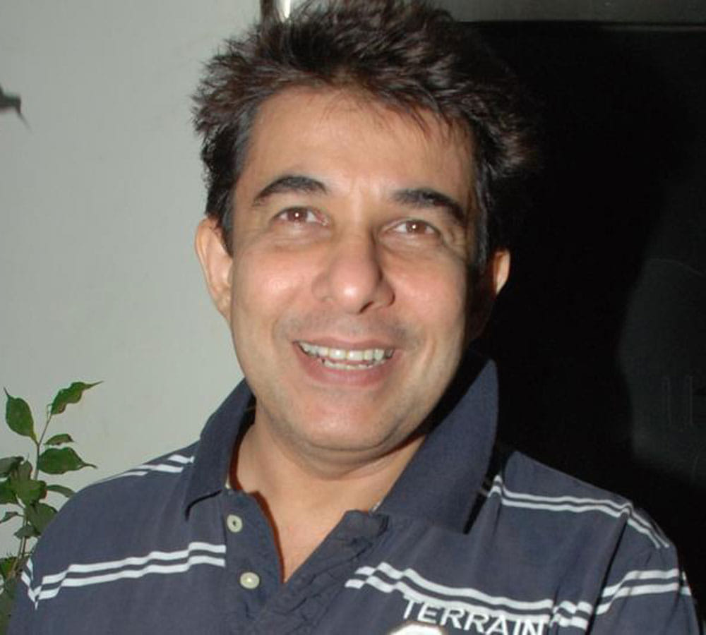 Deepak Tijori's Wife Throws Him Out Of Home He Discovers That She Is Not His Wife!