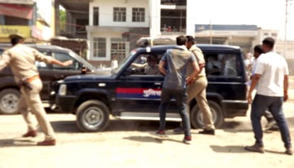 Attempt to beat Maulana Masood Madani, who came to the cell in Deoband, ruckus