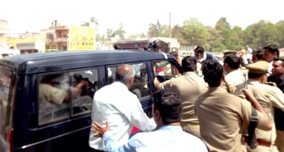 Attempt to beat Maulana Masood Madani, who came to the cell in Deoband, ruckus