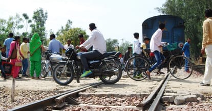 train collides with car